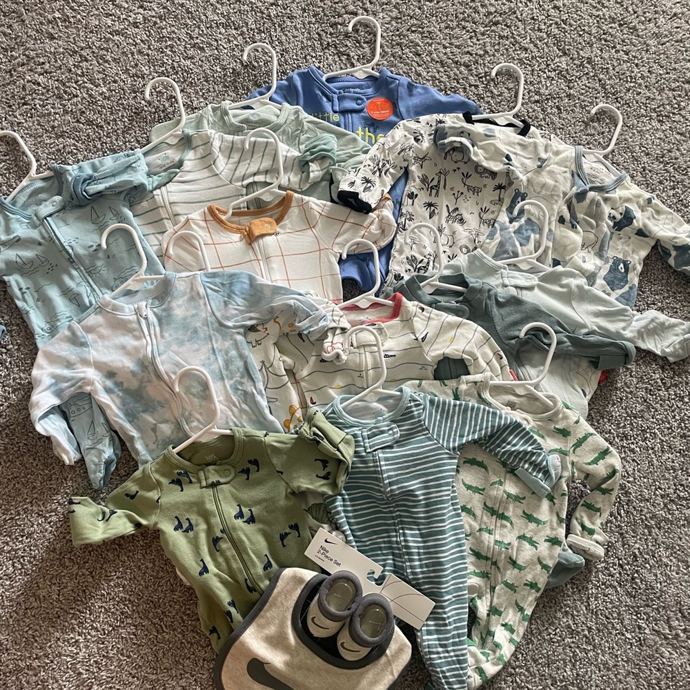 15 newborn sleepers (2 magnetic me and 13 cloud island)